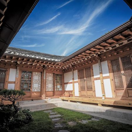 Cheong Yeon Jae Hanok Hotel Seoul Exterior photo