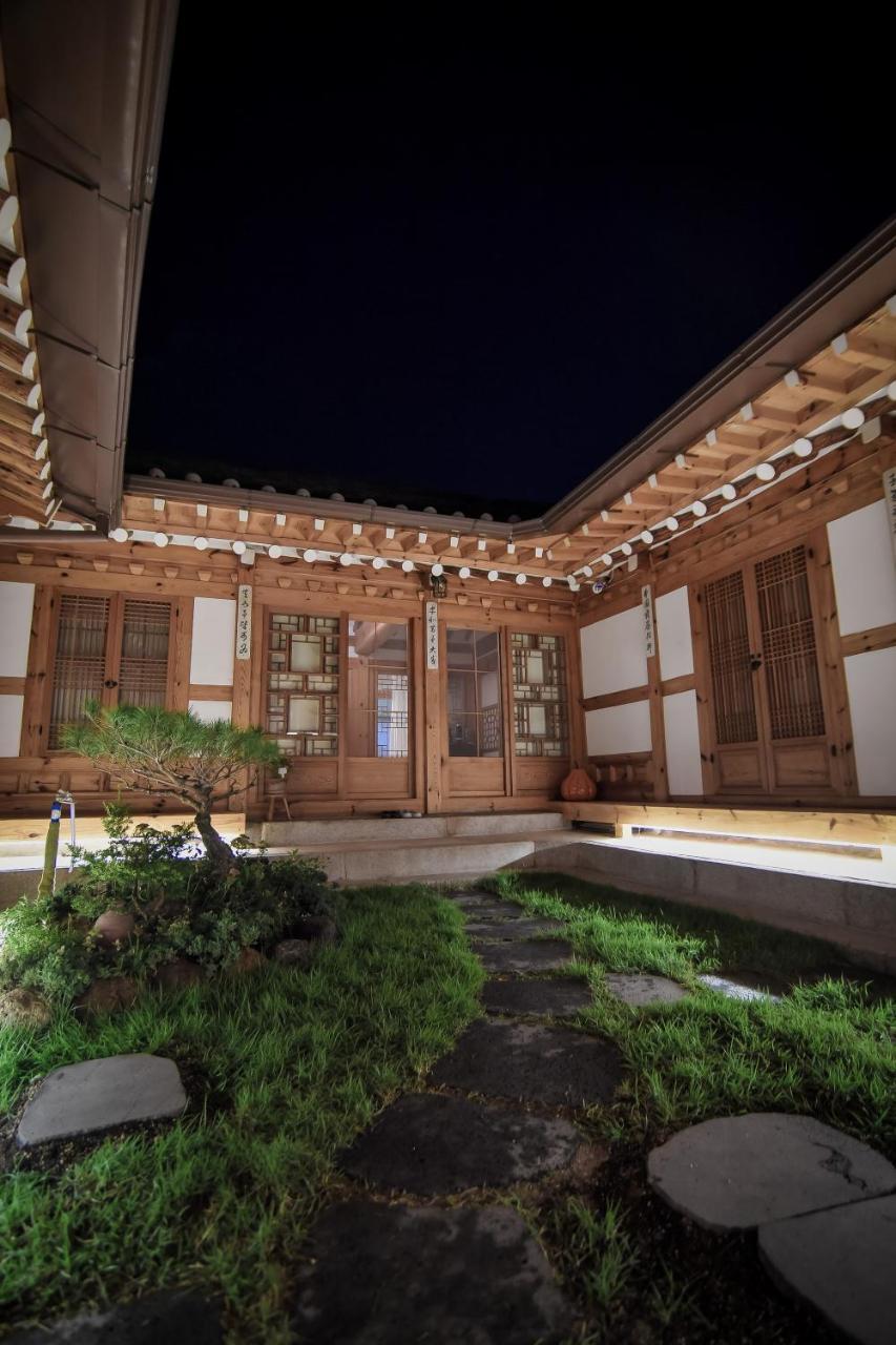 Cheong Yeon Jae Hanok Hotel Seoul Exterior photo